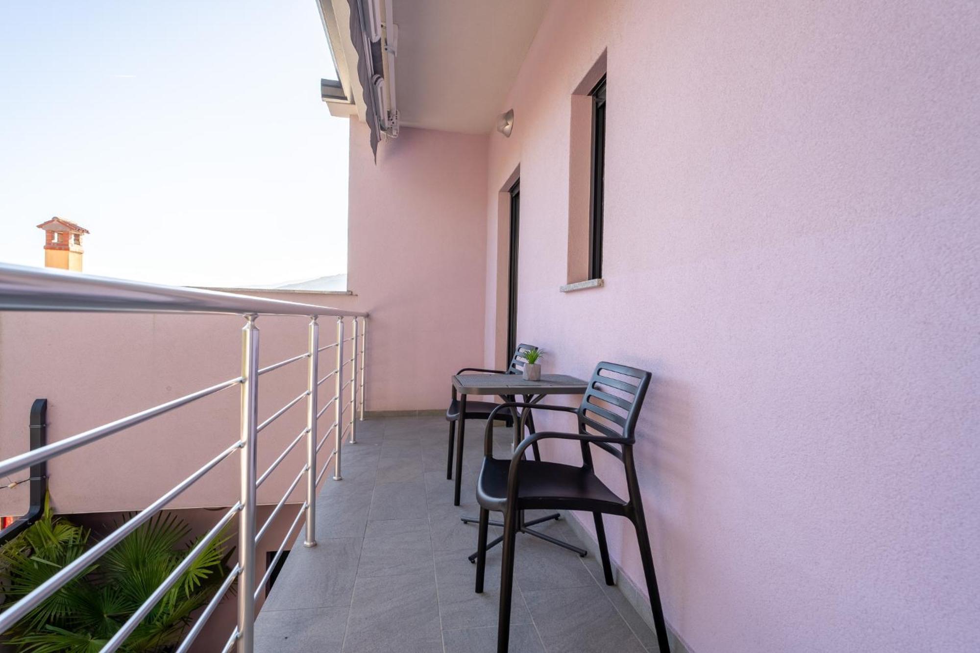 Apartman Astrid 1 *